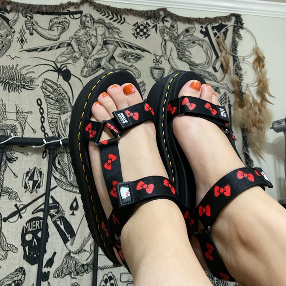 Dr Martens x Hello Kitty Sandals - Picture 4 of 6